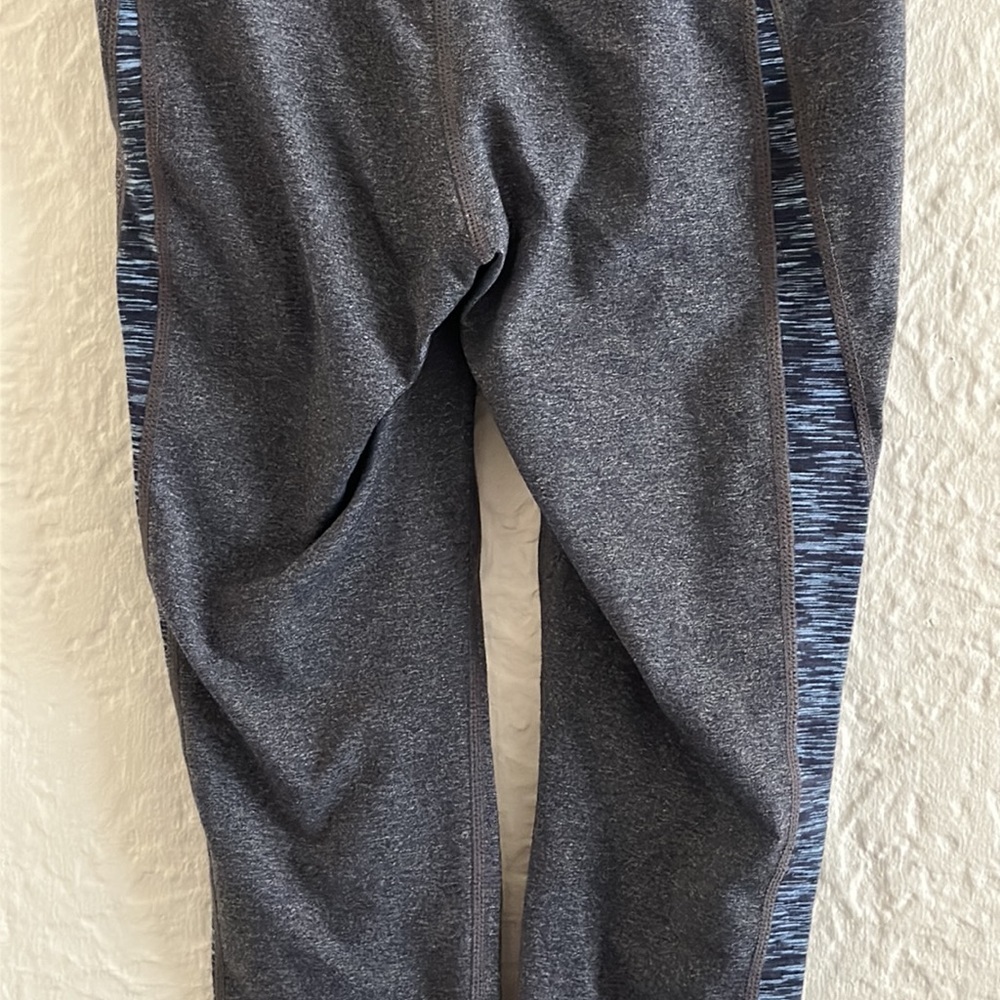 Athleta Splits Revelation Cropped Capri Leggings Gray Blue XS - Picture 8 of 13